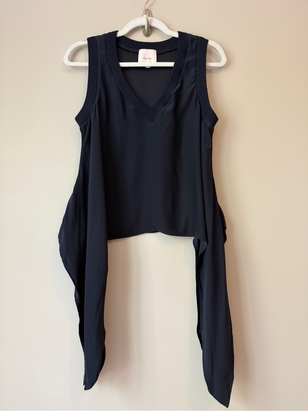Cinq à Sept Navy Silk V-Neck High-Low Tank Top XS